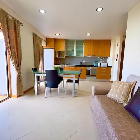 Viva Onda Baleal Surfing & Ferrel (Leiria)