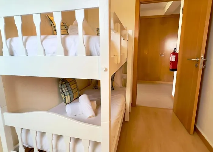 Viva Viva Onda Baleal • Surf&praia A 5 Min A Pé